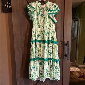 Entro Leafy Green and Cream Midi Dress